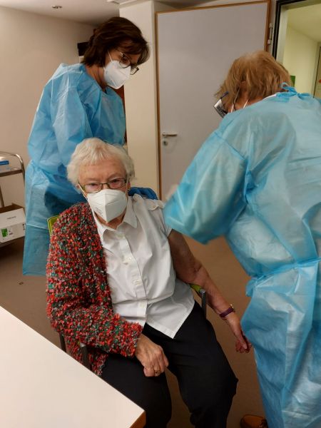 90-Jährige wird als erste im Kreis Paderborn gegen das Coronavirus geimpft